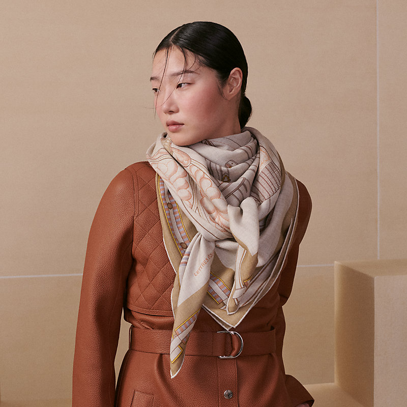 Châle 140 Lettres Equestres - Beige | Hermès Belgique